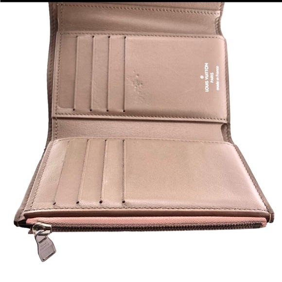 Louis Vuitton Portefeuille Capucines
Compact Wallet Pink - Picture 4 of 11